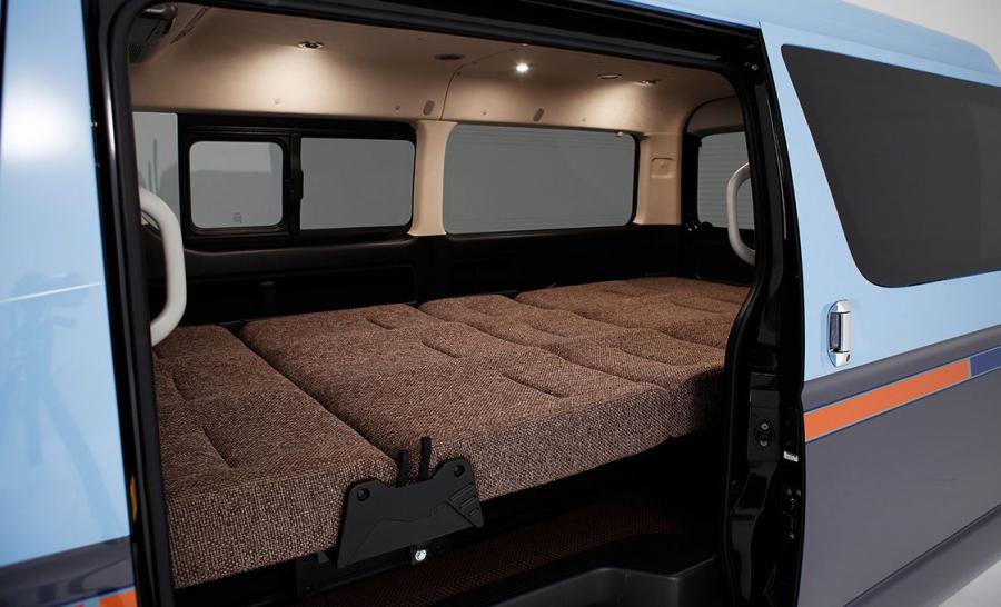  Toyota Hiace American Classic by FLEX 2016 года  (фото 3 из 4)